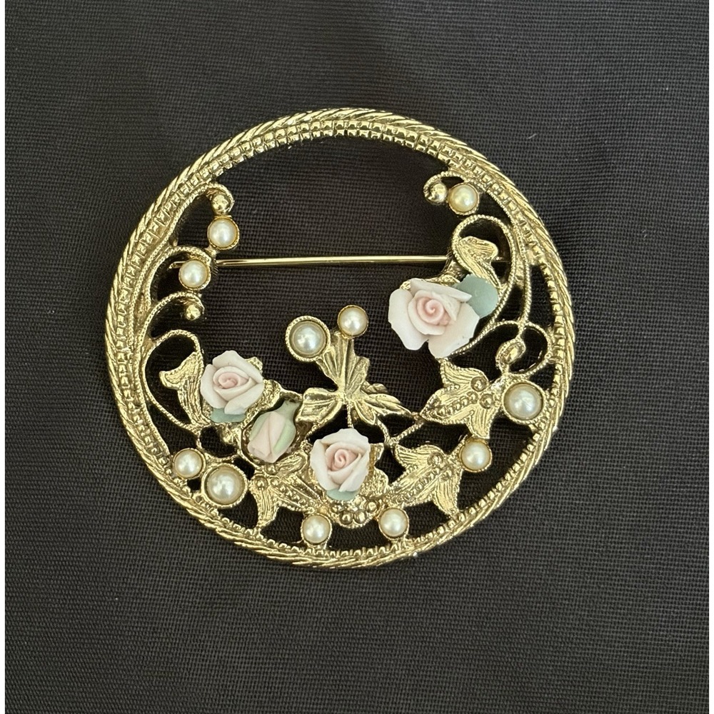 Gold Tone Filagree Pin Brooch Imitation Pearls and Roses